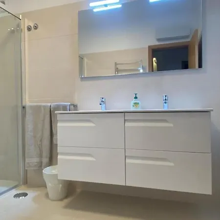 Beautiful Townhouse In Apartamento