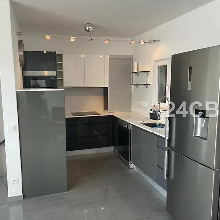 Beautiful Townhouse In Καρβοέιρο